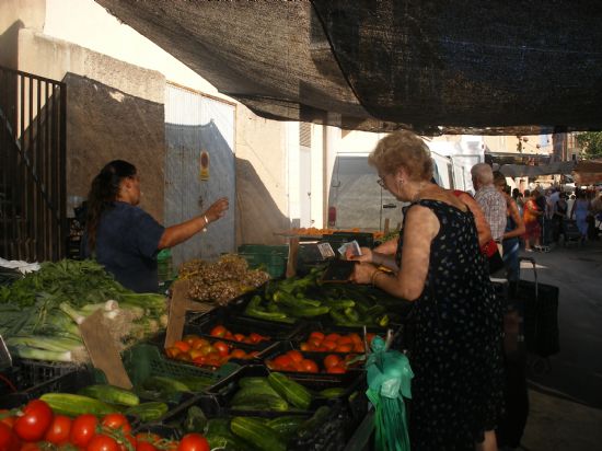 UNA TRIENTENA DE PUESTOS DE ALIMENTACIÓN DEL MERCADILLO SEMANAL SE TRASLADARÁN EL PRÓXIMO MIÉRCOLES 5 DE DICIEMBRE AL MARGEN DERECHO DE LA AVENIDA DE LA RAMBLA DE LA SANTA CON MOTIVO DE LA INSTALACIÓN DE LA FERIA DE DÍA (2007), Foto 1