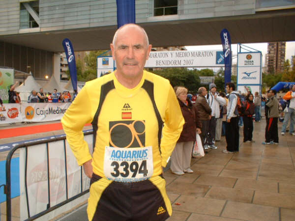 El atleta del Club Atletismo Totana-Óptica Santa Eulalia Bill Hume estuvo presente en la XXV Media maratón “Ciudad de Benidorm”, Foto 1