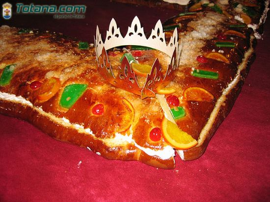 ELABORAN UN ROSCÓN DE REYES ARTESANO DE 900 KILOGRAMOS Y 3.800 RACIONES QUE SE REGISTRARÁ EN EL LIBRO GUINESS DE LOS RÉCORDS, Foto 1