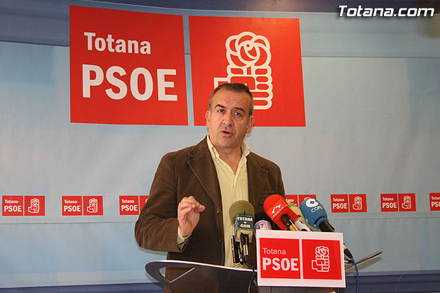EL PSOE OFRECIÓ UNA RUEDA DE PRENSA PARA HACER UNA VALORACIÓN DEL PLENO ORDINARIO DEL MES DE DICIEMBRE, Foto 1