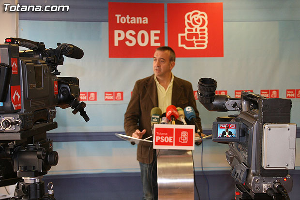 EL PSOE OFRECIÓ UNA RUEDA DE PRENSA PARA HACER UNA VALORACIÓN DEL PLENO ORDINARIO DEL MES DE DICIEMBRE, Foto 2