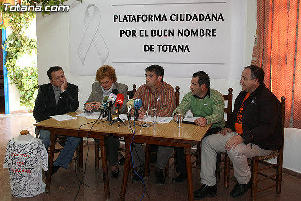 RUEDA DE PRENSA DE LA PLATAFORMA CIUDADANA POR EL BUEN NOMBRE DE TOTANA, Foto 1