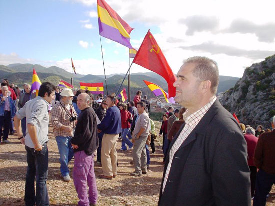 “EJERCIENDO DE ROJO EN UN MUNDO POLARIS”, Foto 1