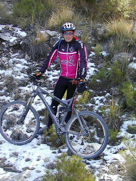 INTEGRANTES DE LA ASOCIACIÓN DEPORTIVA PEÑA LAS NUEVE CON LA PEÑA RUTASMTBMURCIA ALCANZARON LA CUMBRE DE LA MONTAÑA MAS ALTA DE MURCIA EN BICICLETA DE MONTAÑA LOS REVOLCADORES, Foto 1