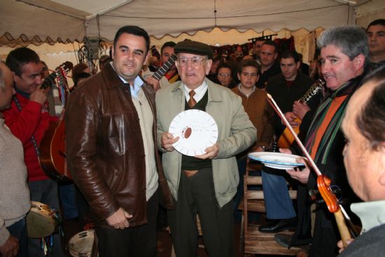 LAS ASOCIACIONES DE VECINOS Y AMAS DE CASA DE EL RAIGUERO TRIBUTAN UN HOMENAJE A LA CUADRILLA DE ESTA PEDANÍA TOTANERA, Foto 1