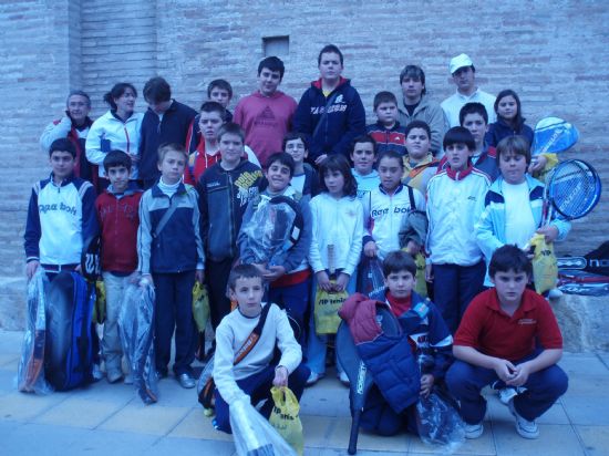 LOS ALUMNOS DE LA ESCUELA DE TENIS “SIERRA ESPUÑA” DE TOTANA FINALIZAN LA TEMPORADA EN LA “VII LIGA INTERESCUELAS VIP TENIS REGIONAL” CON EL ACTO DE CLAUSURA CELEBRADO EN EL POLIDEPORTIDO JOSÉ BARNÉS DE MURCIA, Foto 1