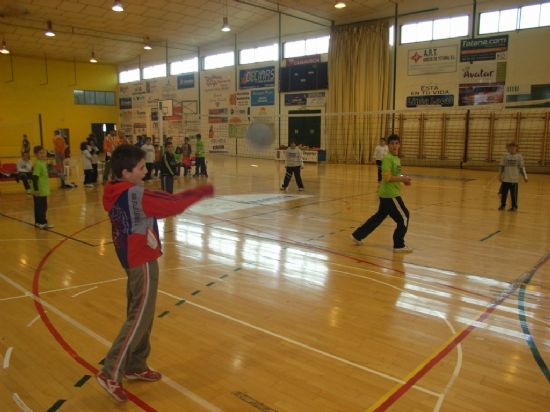 ALUMNOS DE UN TOTAL DE NUEVE CENTROS EDUCATIVOS DEL MUNICIPIO PARTICIPAN EN LA JORNADA DE VOLEIBOL PARA LA CATEGORÍA ALEVÍN, ENMARCADA EN LOS JUEGOS ESCOLARES DE DEPORTE ESCOLAR, Foto 2