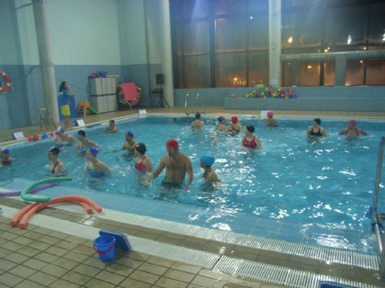 LA CONCEJALIA DE DEPORTES DE TOTANA ORGANIZA ESTA NOCHE UNA ACTIVIDAD ACUÁTICA DE WATERPOLO EN LA PISCINA CUBIERTA (2008), Foto 1