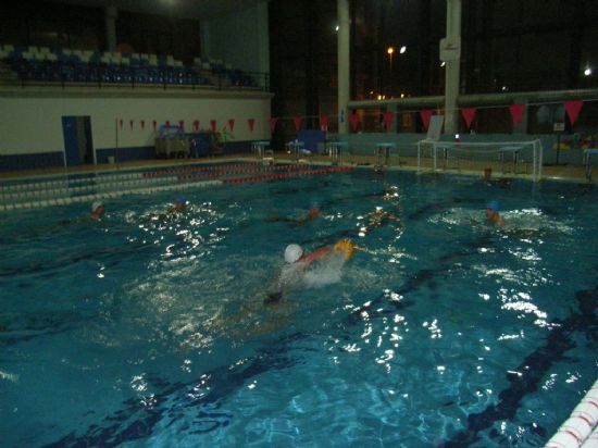 LA CONCEJALIA DE DEPORTES DE TOTANA ORGANIZA ESTA NOCHE UNA ACTIVIDAD ACUÁTICA DE WATERPOLO EN LA PISCINA CUBIERTA (2008), Foto 2