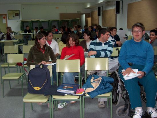 LA CONCEJALÍA DE FOMENTO Y EMPLEO PARTICIPA EN UNAS JORNADAS INFORMATIVAS EN EL IES JUAN DE LA CIERVA Y CODORNIU, Foto 2