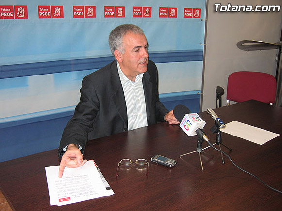 EL PSOE OFRECIÓ UNA RUEDA DE PRENSA DONDE DIO SU PUNTO DE VISTA ACERCA DEL COMPROMISO DEL CANDIDATO DEL PP DE BAJAR EL TIPO IMPOSITIVO DEL IMPUESTO DE LA CONTRIBUCIÓN, Foto 2