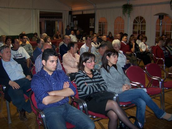 EL ALCALDE PRESENTA A LOS VECINOS LOS PROYECTOS PREVISTOS PARA ESTA LEGISLATURA EN LA URBANIZACIÓN “LA CHARCA” (2008), Foto 3