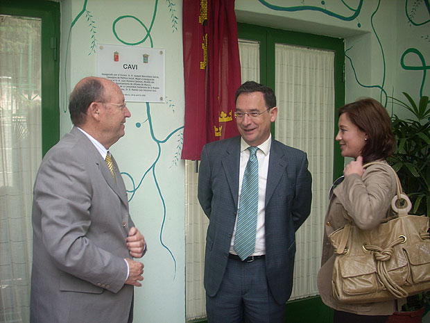 El consejero de Política Social, Mujer e Inmigración, Joaquín Bascuñana, inauguró hoy en Alhama de Murcia el nuevo Centro de Atención Especializado para Mujeres Víctimas de Violencia (CAVI), Foto 1