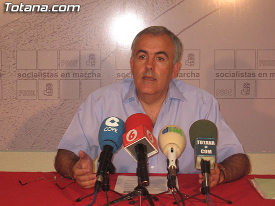 EL PSOE INSISTE EN LA COMPLICIDAD DEL AYUNTAMIENTO EN EL DERRIBO DE LA FACHADA DEL EDIFICIO DE LOS CARLOS, Foto 1