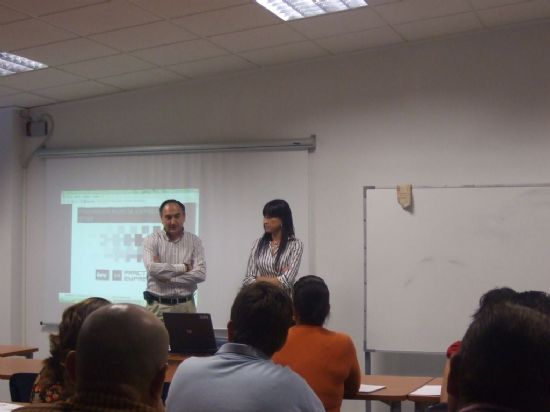 ORGANIZAN UN SEMINARIO SOBRE “MOTIVACIÓN EMPRENDEDORA” DIRIGIDO A LOS EMPRENDEDORES/AS DE LA LOCALIDAD INTERESADOS EN PONER EN MARCHA UN NEGOCIO, Foto 1