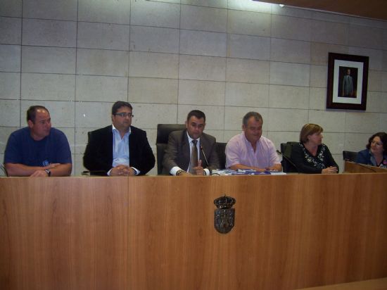 SE CONSTITUYE OFICIALMENTE LA JUNTA DE PEDÁNEOS, EN UN ACTO EN EL QUE SE HACE ENTREGA DE LOS MÓVILES Y SE FIJAN LAS LÍNEAS DE TRABAJO DE ESTA LEGISLATURA (2008), Foto 2