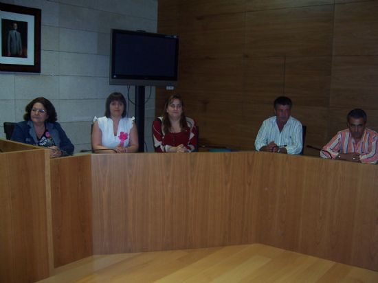 SE CONSTITUYE OFICIALMENTE LA JUNTA DE PEDÁNEOS, EN UN ACTO EN EL QUE SE HACE ENTREGA DE LOS MÓVILES Y SE FIJAN LAS LÍNEAS DE TRABAJO DE ESTA LEGISLATURA (2008), Foto 3