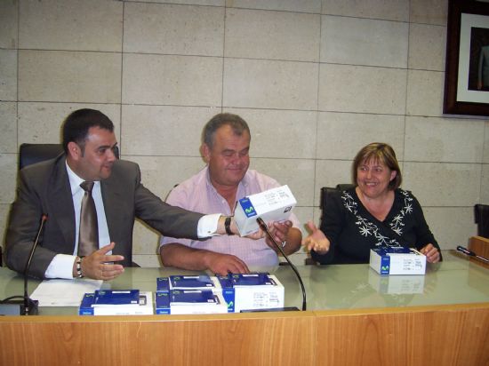 SE CONSTITUYE OFICIALMENTE LA JUNTA DE PEDÁNEOS, EN UN ACTO EN EL QUE SE HACE ENTREGA DE LOS MÓVILES Y SE FIJAN LAS LÍNEAS DE TRABAJO DE ESTA LEGISLATURA (2008), Foto 4