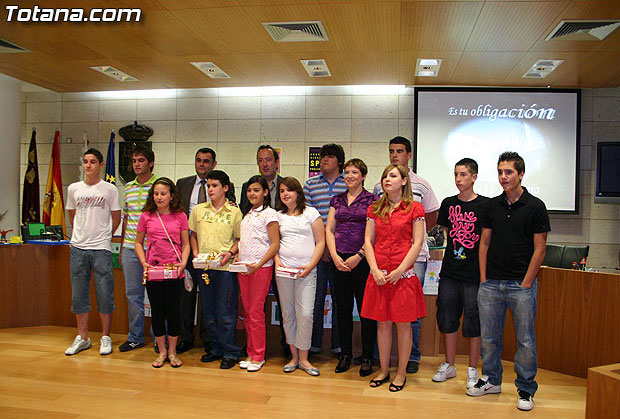 ENTREGAN LOS PREMIOS DE LOS CONCURSOS ORGANIZADOS POR EL SERVICIO MUNICIPAL DE PREVENCIÓN Y CONTROL DEL ABSENTISMO ESCOLAR, Foto 1