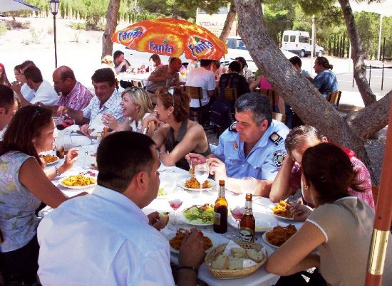 EQUIPOS EDUCACIÓN VIAL REGIÓN DE MURCIA REALIZA OFRENDA FLORAL SANTA EULALIA CON MOTIVO AÑO JUBILAR EULALIENSE Y CELEBRAN COMIDA DE HERMANDAD EN LA SANTA , Foto 2