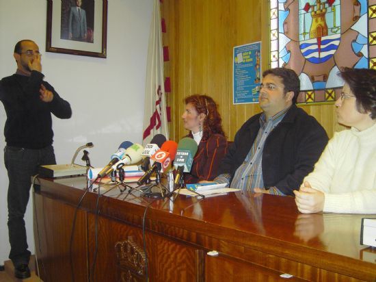 EL SERVICIO MUNICIPAL DE INTÉRPRETE DE LENGUA DE SIGNOS PARA PERSONAS SORDAS Y CON DIFICULTAD AUDITIVA CIERRA SUS PUERTAS, Foto 1