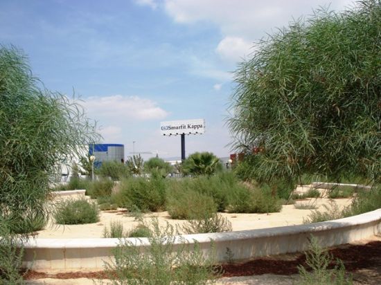 IU DENUNCIA QUE EL JARDIN DEL POLÍGONO INDUSTRIAL “EL SALADAR” DE TOTANA, JUNTO A LA AUTOVÍA, OFRECE UN ESTADO LAMENTABLE DE DESIDIA Y LOS MATOJOS OCULTAN HASTA LAS FAROLAS, Foto 2