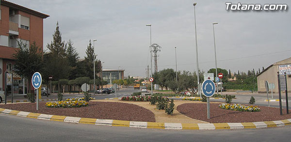 EL CONCEJAL SOCIALISTA, ANTONIO MEGAL, DICE ALEGRARSE DE QUE EL PP HAYA RECONOCIDO LA UTILIDAD DE LA GLORIETA DEL BARRIO EL PARRAL, Foto 1