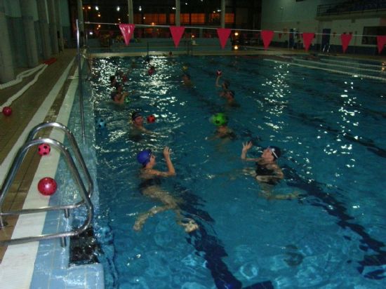 UN TOTAL DE 45 PERSONAS DE LA LOCALIDAD INICIAN EN LA PISCINA CUBIERTA LOS PROGAMAS ACUÁTICOS OFERTADOS POR LA CONCEJALÍA DE DEPORTES (2007), Foto 1