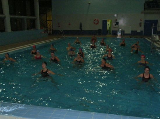 UN TOTAL DE 45 PERSONAS DE LA LOCALIDAD INICIAN EN LA PISCINA CUBIERTA LOS PROGAMAS ACUÁTICOS OFERTADOS POR LA CONCEJALÍA DE DEPORTES (2007), Foto 3