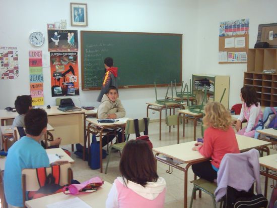 EL ÁREA DE INMIGRACIÓN DE LA CONCEJALÍA DE SERVICIOS AL CIUDADANO REALIZA TALLERES DE EDUCACIÓN INTERCULTURAL EN LOS CENTROS EDUCATIVOS DE TOTANA, Foto 1