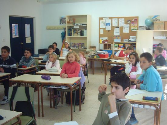 EL ÁREA DE INMIGRACIÓN DE LA CONCEJALÍA DE SERVICIOS AL CIUDADANO REALIZA TALLERES DE EDUCACIÓN INTERCULTURAL EN LOS CENTROS EDUCATIVOS DE TOTANA, Foto 2