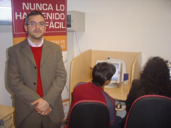 DECENAS DE USUARIOS DE INTERNET DE TOTANA PARTICIPAN HASTA EL 3 DE ENERO EN PROYECTO TODOS.ES PARA FOMENTAR EL USO DE LAS NUEVAS TECNOLOGÍAS , Foto 1