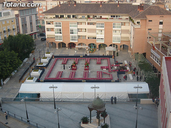 MÁS DE 6.500 RACIONES DEL ROSCÓN GIGANTE DE REYES MAGOS SE REPARTIERON EN LA PLAZA BALSA VIEJA EN LO QUE FUE UN AÑO MÁS UNA MULTITUDINARIA FIESTA NAVIDEÑA, Foto 1