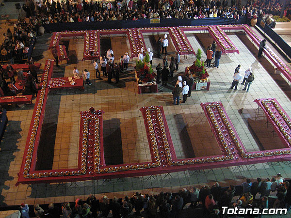 MÁS DE 6.500 RACIONES DEL ROSCÓN GIGANTE DE REYES MAGOS SE REPARTIERON EN LA PLAZA BALSA VIEJA EN LO QUE FUE UN AÑO MÁS UNA MULTITUDINARIA FIESTA NAVIDEÑA, Foto 2