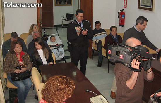 EL AYUNTAMIENTO DE TOTANA REALIZA UNA MENCIÓN ESPECIAL A LOS AGENTES DE LA POLICÍA LOCAL QUE SE INCAUTARON FURGONETA MÁS 1.100 KILOGRAMOS HACHÍS, Foto 2