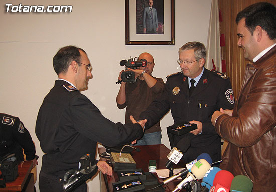 EL AYUNTAMIENTO DE TOTANA REALIZA UNA MENCIÓN ESPECIAL A LOS AGENTES DE LA POLICÍA LOCAL QUE SE INCAUTARON FURGONETA MÁS 1.100 KILOGRAMOS HACHÍS, Foto 4