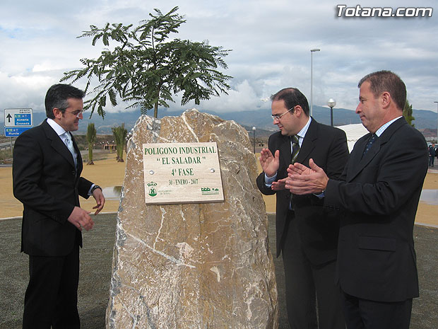 EL CONSEJERO DE INDUSTRIA Y LAS AUTORIDADES LOCALES INAUGURAN LA IV FASE DEL POLÍGONO EL SALADAR DE TOTANA AL QUE ACCEDEN 40 NUEVAS EMPRESAS, Foto 1