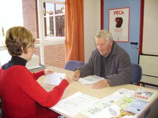 EL SERVICIO DE INFORMACIÓN Y ASESORAMIENTO PARA PERSONAS MAYORES ATIENDE A MÁS DE 2000 USUARIOS DURANTE EL PASADO AÑO, Foto 1