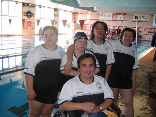 CINCO ALUMNOS DEL CENTRO OCUPACIONAL “JOSÉ MOYA” PARTICIPAN EN EL CAMPEONATO REGIONAL DE NATACIÓN CELEBRADO EN LORCA (2008), Foto 1