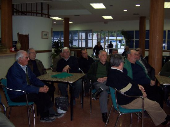MEDIO CENTENAR DE SOCIOS DEL CENTRO DE PERSONAS MAYORES RECIBEN UNA CHARLA INFORMATIVA SOBRE LA REVALORIZACIÓN DE LAS PENSIONES (2008), Foto 3