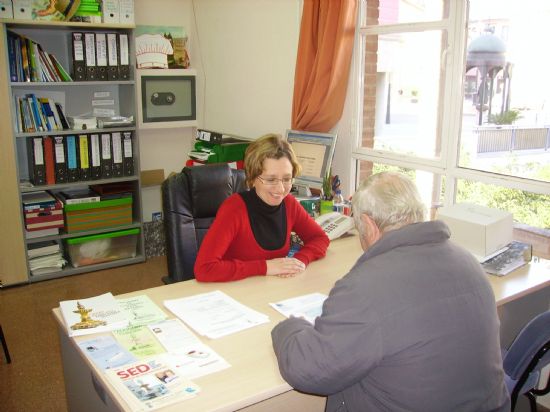 EL SERVICIO DE INFORMACIÓN Y ASESORAMIENTO PARA PERSONAS MAYORES ATIENDE A MÁS DE 2000 USUARIOS DURANTE EL PASADO AÑO, Foto 2