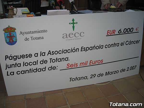 DONAN 6.000 EUROS A LA JUNTA LOCAL DE LA ASOCIACIÓN ESPAÑOLA CONTRA EL CÁNCER PARA INVESTIGAR ESTA ENFERMEDAD, Foto 3