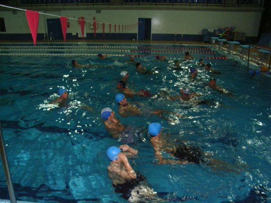 LA CONCEJALÍA DE DEPORTES CONTINÚA CON EL PROGRAMA DE ACTIVIDADES GRATUITAS EN LA PISCINA CUBIERTA COMO “AQUABUILDING, AQUAPILATES Y AQUADIVER” (2008), Foto 1