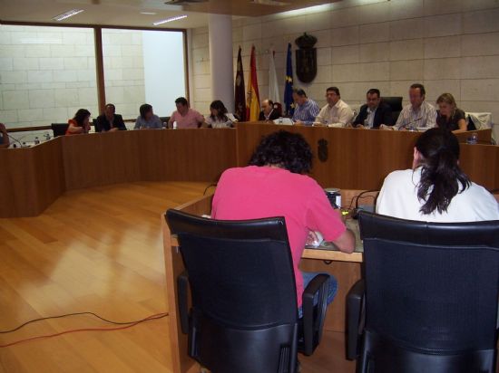 EL PLENO APRUEBA LA REALIZACIÓN DE UN ESTUDIO PARA REVITALIZAR EL COMERCIO LOCAL Y LA CREACIÓN DE UNA COMISIÓN DEL MENOR, ENTRE MÁS DE UNA VEINTENA DE PROPUESTAS (2008), Foto 2