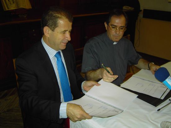 SE INVIERTEN MÁS DE 200.000 EUROS EN LA RESTAURACIÓN INTEGRAL DE LA CAPILLA DEL SAGRADO CORAZÓN DE JESÚS EN LA PARROQUIA DE SANTIAGO, Foto 2