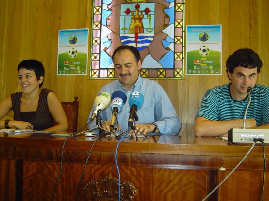 LA CONCEJALÍA DE DEPORTES Y MURCIA ACOGE PRESENTAN UN PROYECTO PILOTO PARA INTEGRAR A LOS INMIGRANTES A TRAVÉS DEL DEPORTE, Foto 1