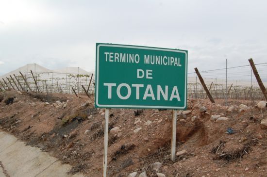 SE INVIERTEN MÁS DE 50.000 EUROS EN EL ARREGLO Y DESBROZADO DE CAMINOS RURALES EN EL CAMPO DE TOTANA, Foto 1