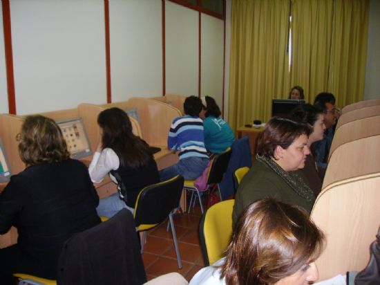 MÁS DE 80 PERSONAS RECIBEN FORMACIÓN EN NUEVAS TECNOLOGÍAS EN LA WALA DE INFORMÁTICA DE LA CÁRCEL (2008), Foto 2