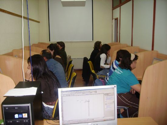 MÁS DE 80 PERSONAS RECIBEN FORMACIÓN EN NUEVAS TECNOLOGÍAS EN LA WALA DE INFORMÁTICA DE LA CÁRCEL (2008), Foto 3