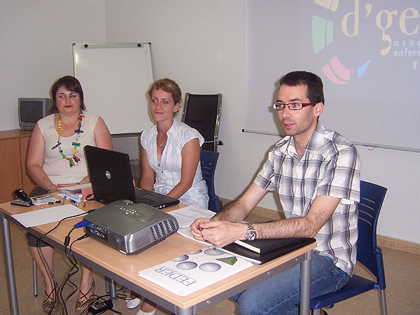 LA ASOCIACIÓN DE ENFERMEDADES RARAS Y TRASTORNOS DEL DESARROLLO “D´GENES” SE REÚNE CON LOS VOLUNTARIOS DE ESTA ENTIDAD PARA PLANIFICAR LAS ACTIVIDADES DE VERANO, Foto 1